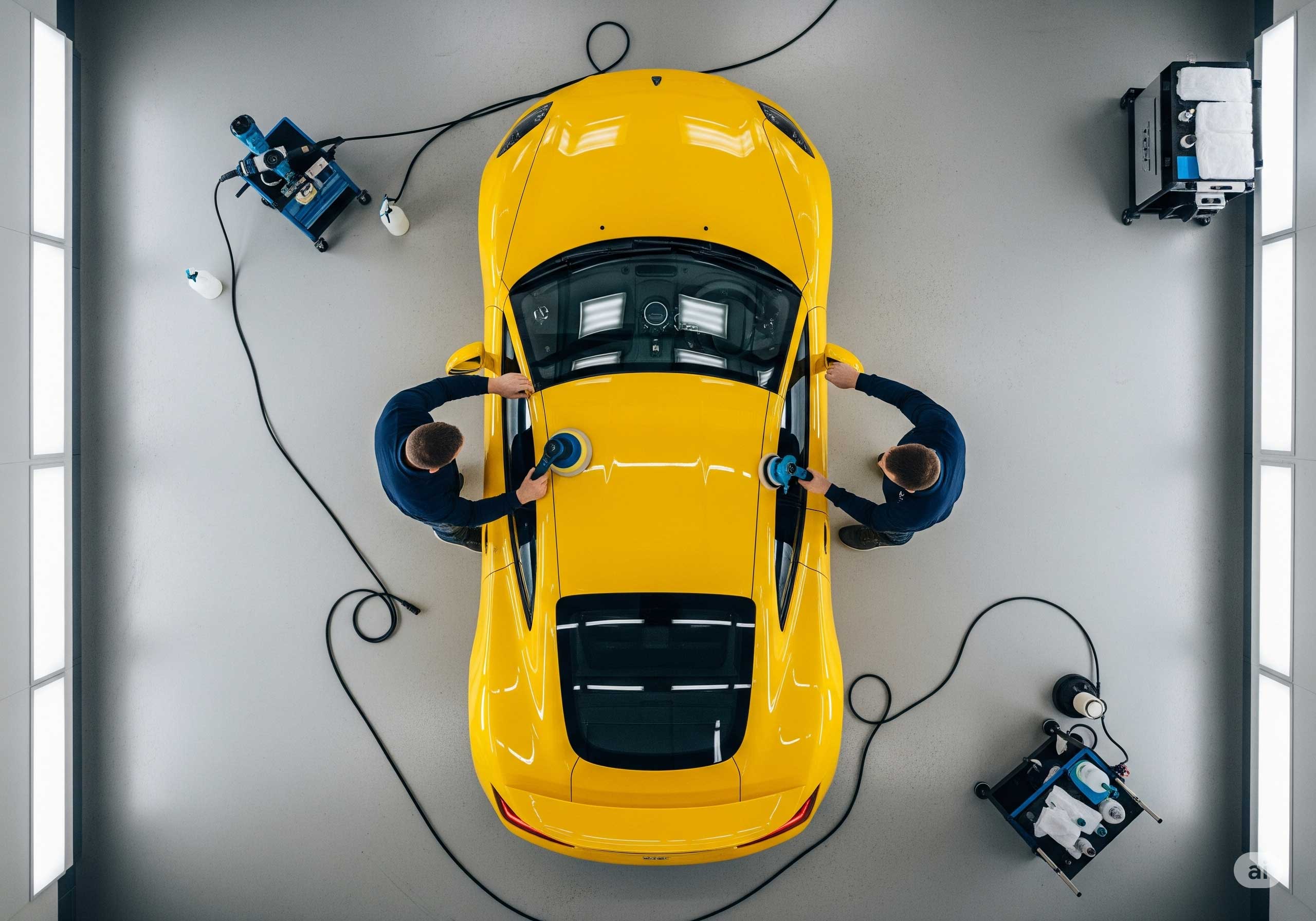 پیشگام و مبتکر در صنعت خودرو سازی پیشگام و مبتکر در صنعت خودرو سازی